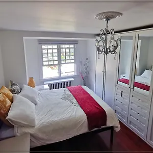  Homestay Spacious In Midtown Canada